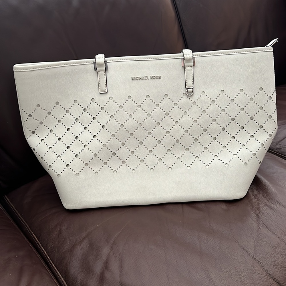MICHAEL KORS ELEGANT CREAM TOTE - Picture 3 of 16